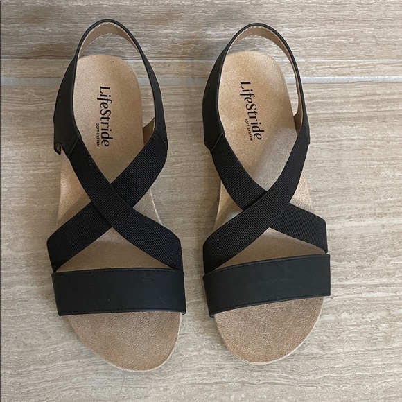 LIFE STRIDE NWOT Women’s Size 6.5W  Black Elastic Cross-Band Wedge Sandals - Picture 3 of 11